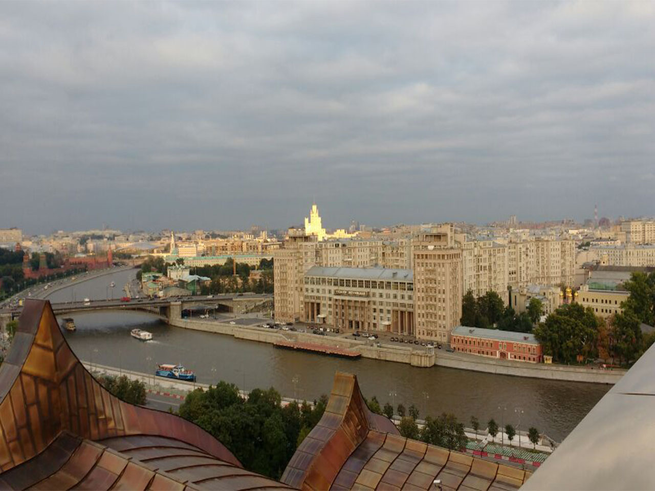 Peregrinos em Moscou: Visão do mirante da Catedral Cristo Salvador