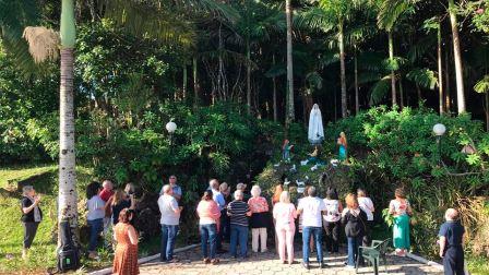 Encontro Anual da Comissão Organizadora em Florianópolis - SC, de 13 a 16/02/2020 : 13-02-2020 - oração do terço aos pés de Nossa Senhora de Fátima