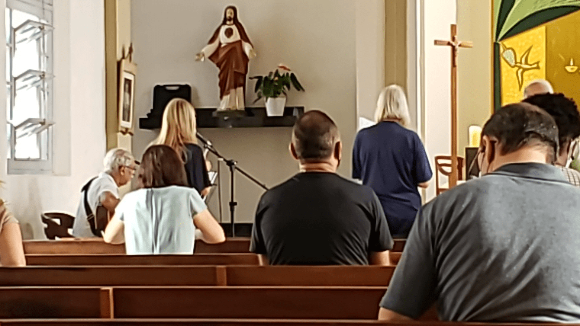 14 Retiro Nacional - Florianópolis - SC : Na Igreja - o terço matinal.