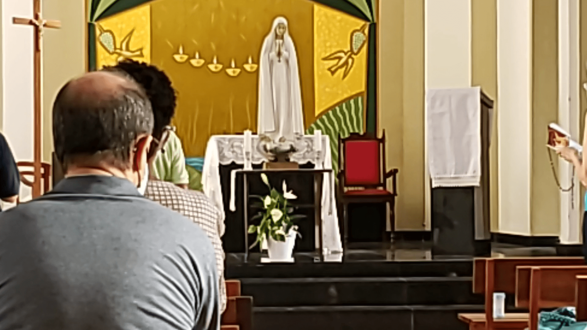 14 Retiro Nacional - Florianópolis - SC : Na Igreja - o terço matinal.